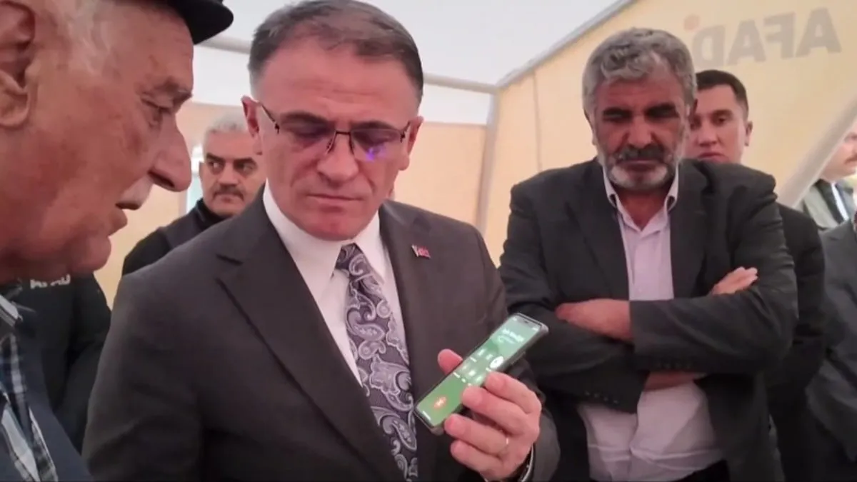 Bakan Yerlikaya, Van’da kaybolan Rojin Kabaiş’in ailesiyle görüştü