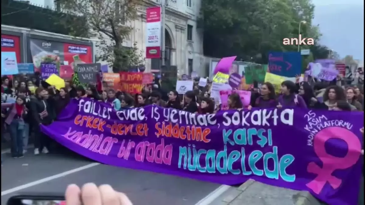 İstanbul’da Kadın Yürüyüşü Yasaklandı