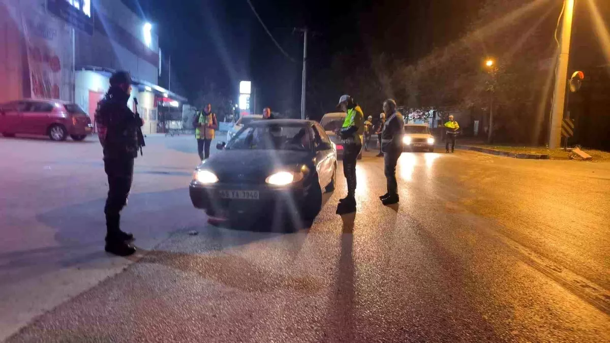Turgutlu’da Asayiş Uygulaması: 8 Aranan Yakalandı