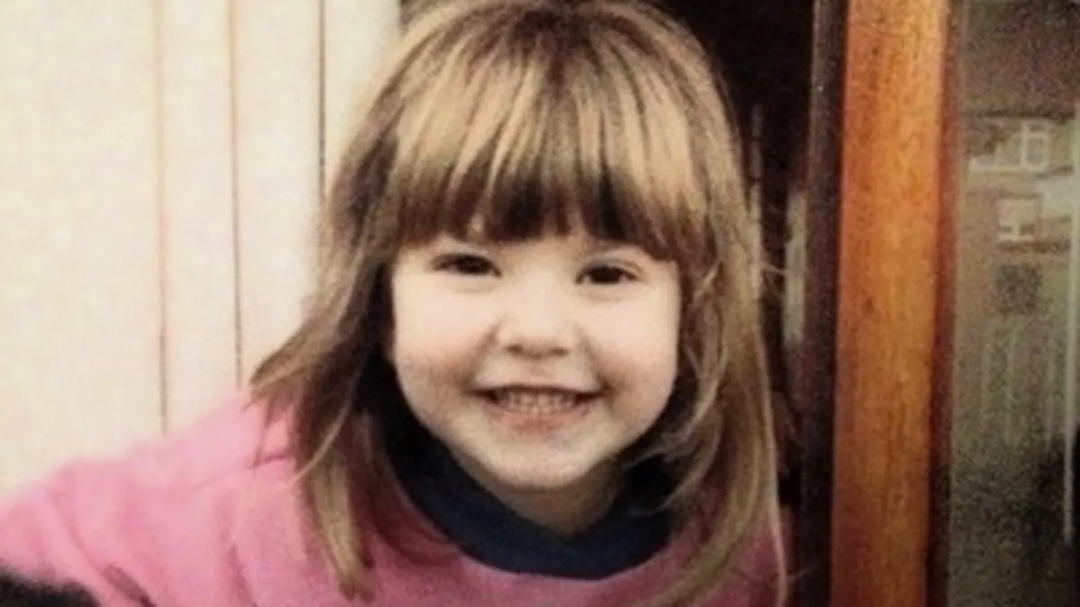 Bu güzeller güzeli kızı tanıyabildiniz mi? Şimdilerde çok ünlü bir oyuncu… Meğer kızı da kendisinin kopyasıymış…