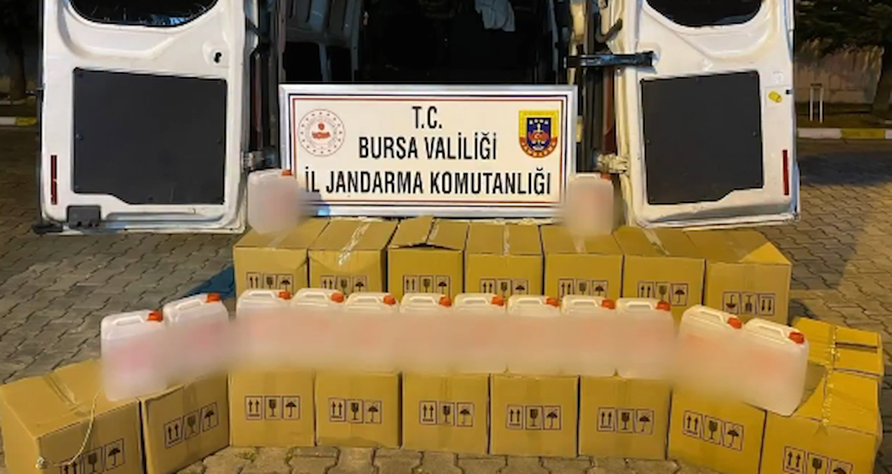 Yüzey temizleyici etiketi kullanan sahte alkol çetesine operasyon!
